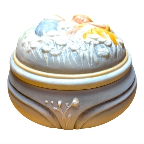 𝅺AVON vintage music box, released for Mother’s Day 1985, petite, nostalgic - Picture 3 of 7